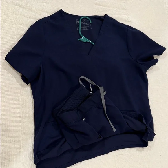 Navy Blue Women's Fig scrub set - Picture 1 of 1